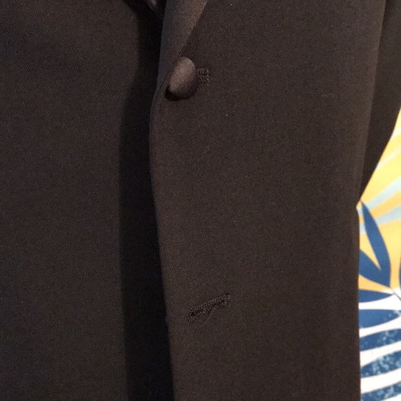 Perry Ellis Tuxedo Coat - Picture 7 of 17